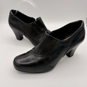 Clark’s Artisan black heeled witchy women’s size 9 leather dark academia